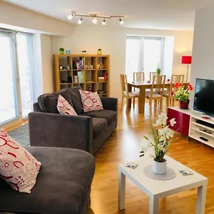 Remarkable 2 Bed In Apartment