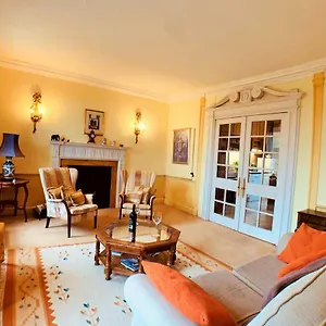 F2 Charming Centre Full Of Character Apartment