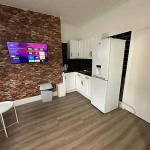 newly-refurbished-holiday-flats-en-suite-suli-house.hotelsin-chester.com/