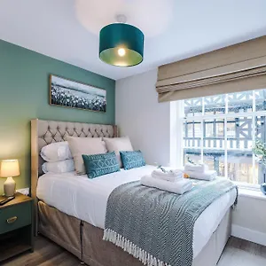 new-4-x-stunning-city-centre-apartments-in-by-53.hotelsin-chester.com/