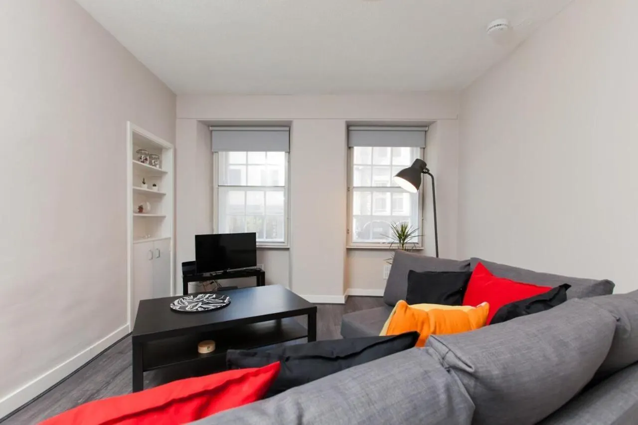 Stylish Royal Mile Apartment With Balcony Edinburgh